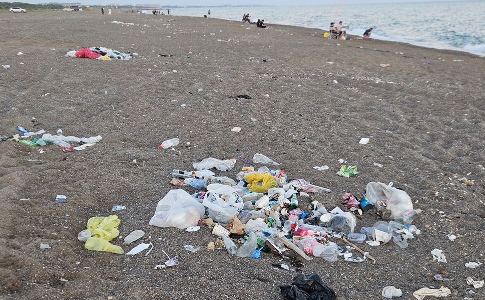Kumköy sahili, yine çöplüğe döndü