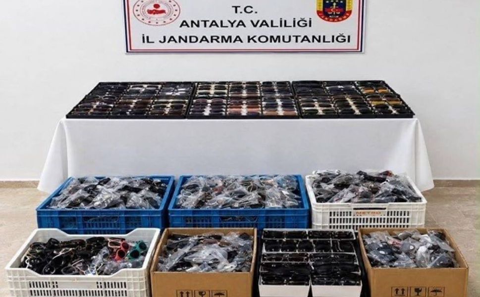 Konyaaltı ve Manavgat’ta gümrük kaçağı ürünler ele geçirildi