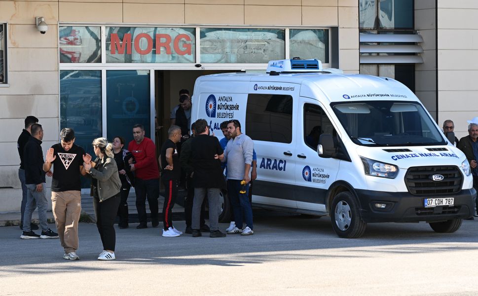 Antalya'da futbolcu sahilde yürürken kalp krizi geçirip öldü