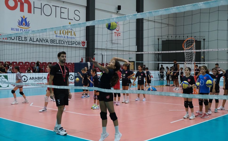 Alanya Belediyespor Kız Proje Grubu çalışmalarını sürdürüyor