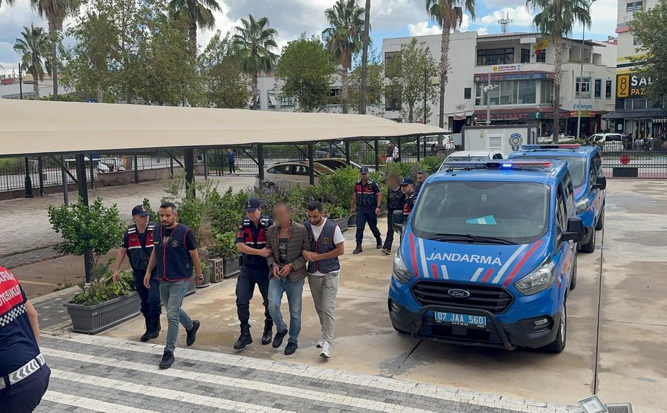 Gazipaşa’da 13 bıçak darbesiyle öldürüldü: Baba ve kız tutuklandı