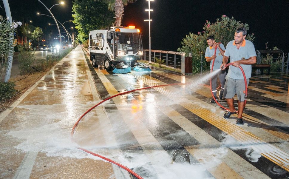 Alanya'da yollar temiz, kent daha ferah