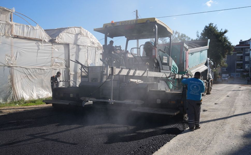 Alanya Belediyesi Payallar’da 3,5 kilometrelik sıcak asfalt çalışması başlattı
