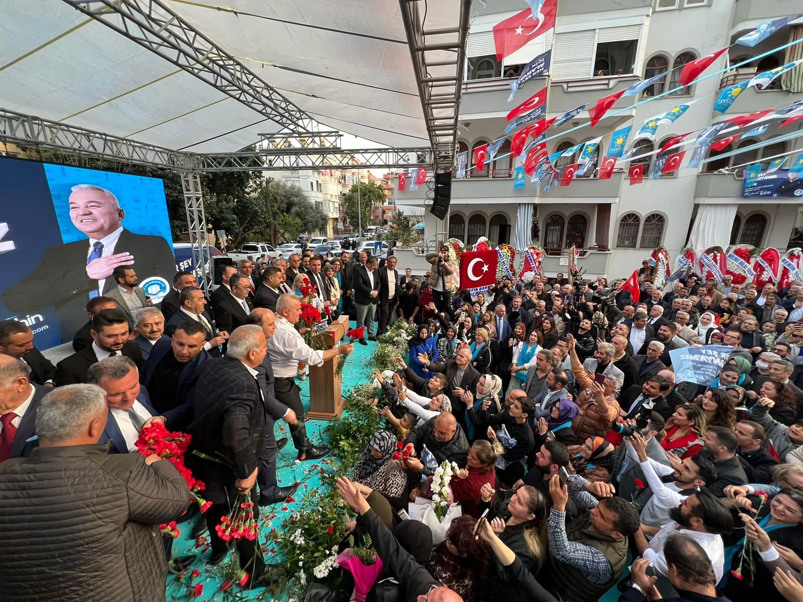 Mehmet Şahin'den miting gibi seçim ofisi açılışı