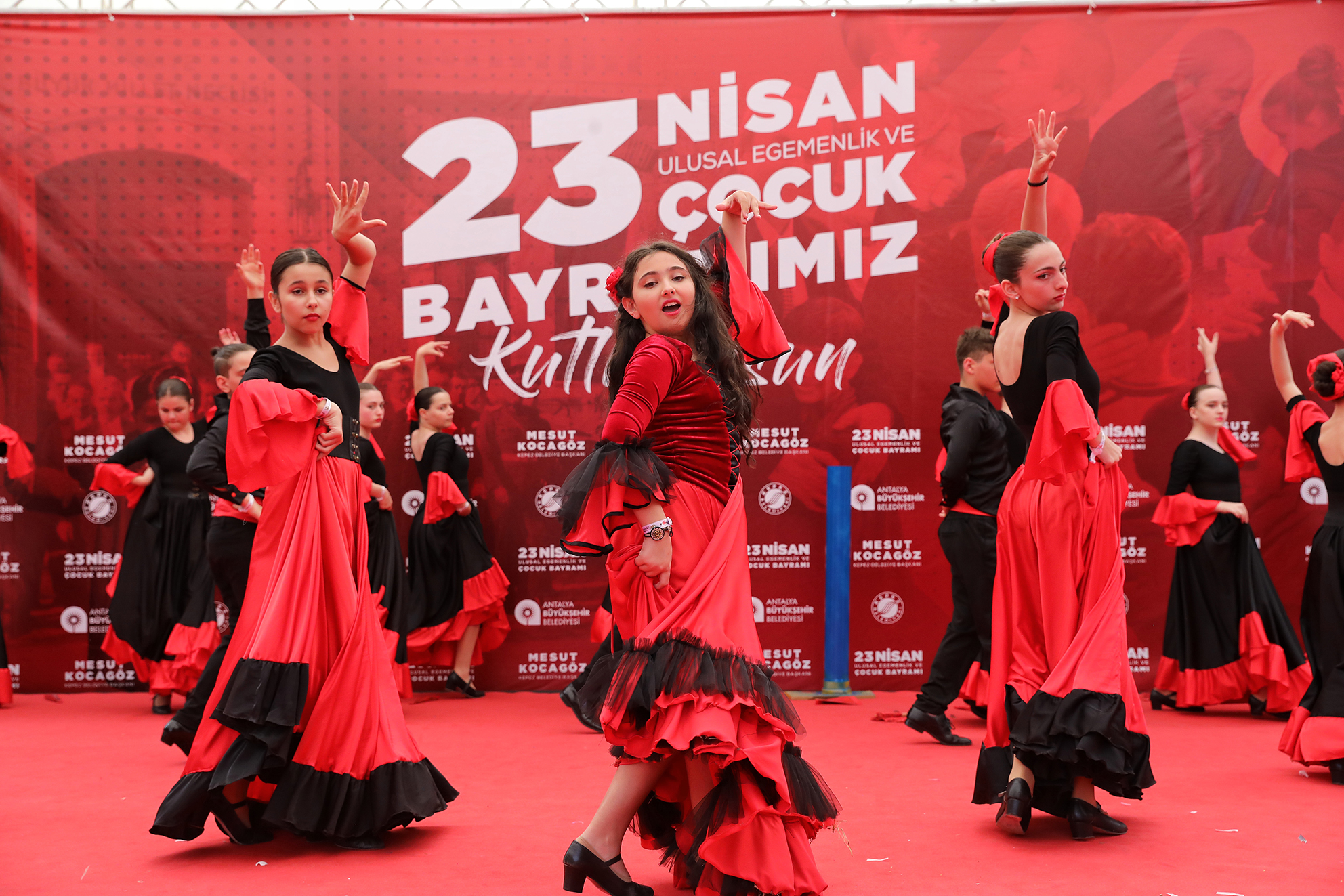 Dünya çocukları Antalya’dan barış mesajı verdi