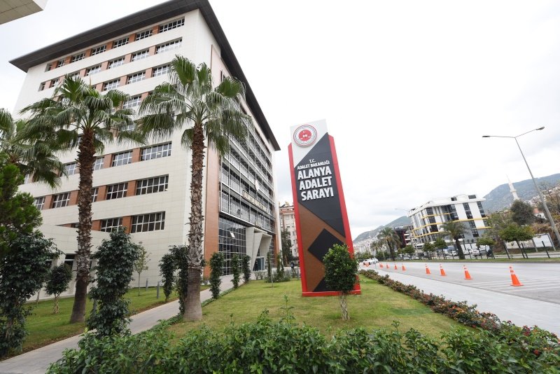 Alanya’da kanlı kavga: Tur Şirketi şoförü patronunu bıçakladı