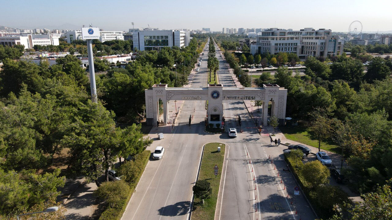 Tıp literatürüne adını yazdıran Akdeniz Üniversitesi'nde 3'üncü rahim nakli operasyonu başladı