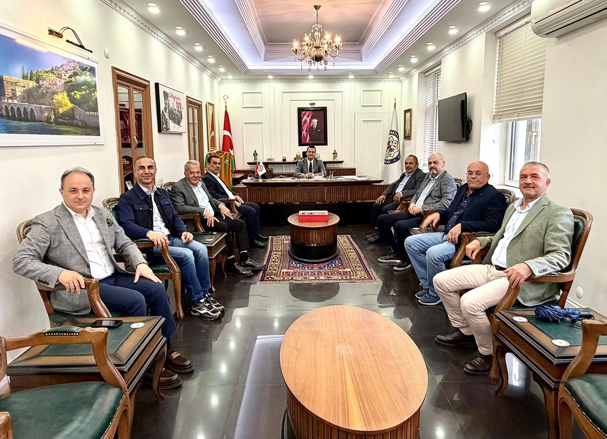 Alanya'da eski belde belediye başkanları Kaymakam Öztürk'ü ziyaret etti