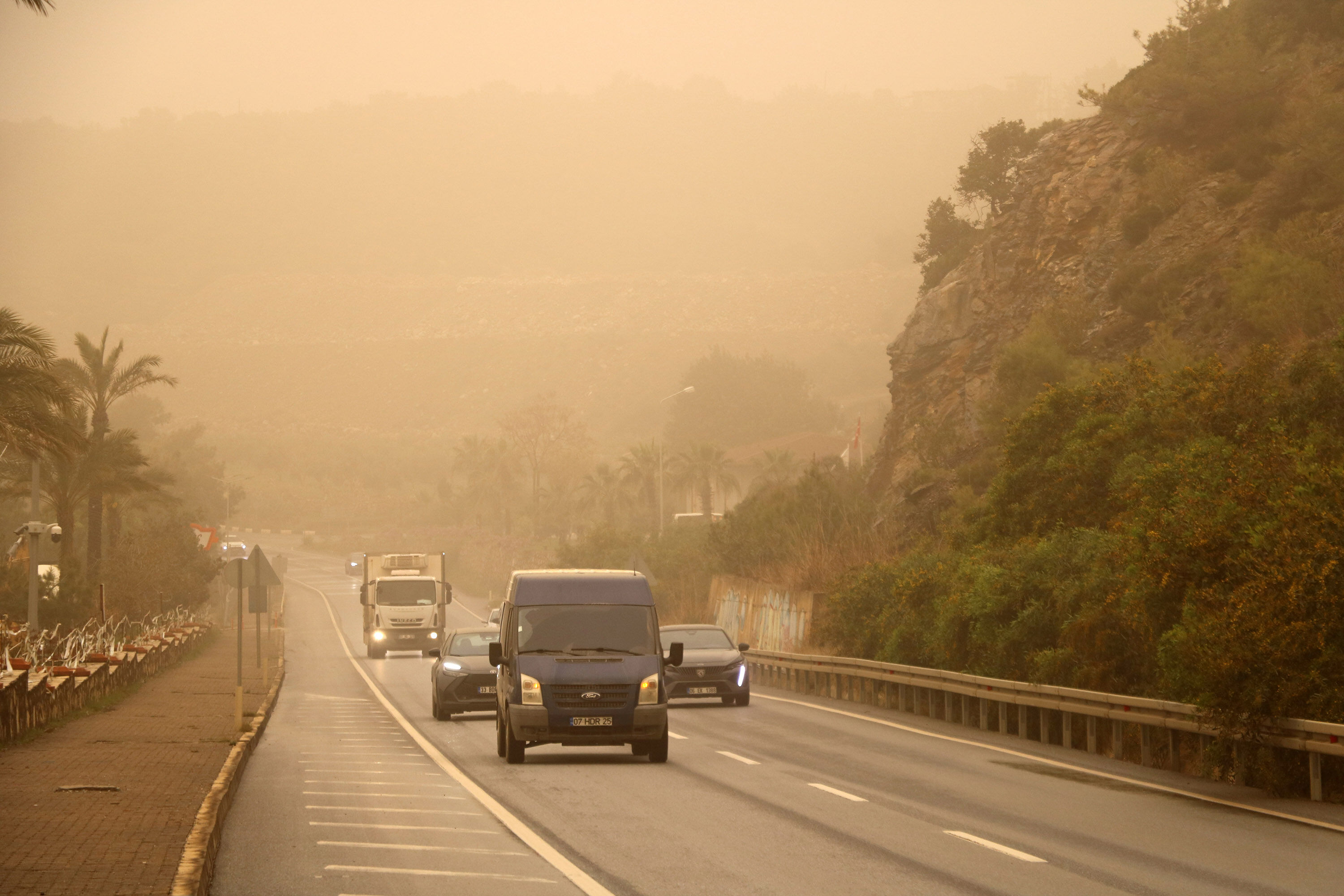 A N T A L Y A Y I C O L T O Z U B U L U T U K A P L A D I E K 1242792 369751