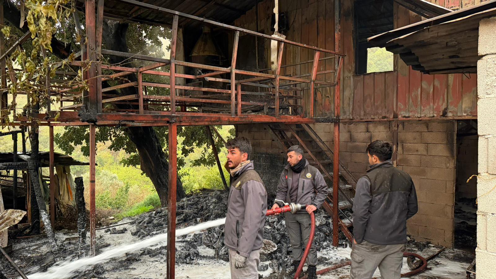 Alanya'da müstakil ev alevlere teslim oldu