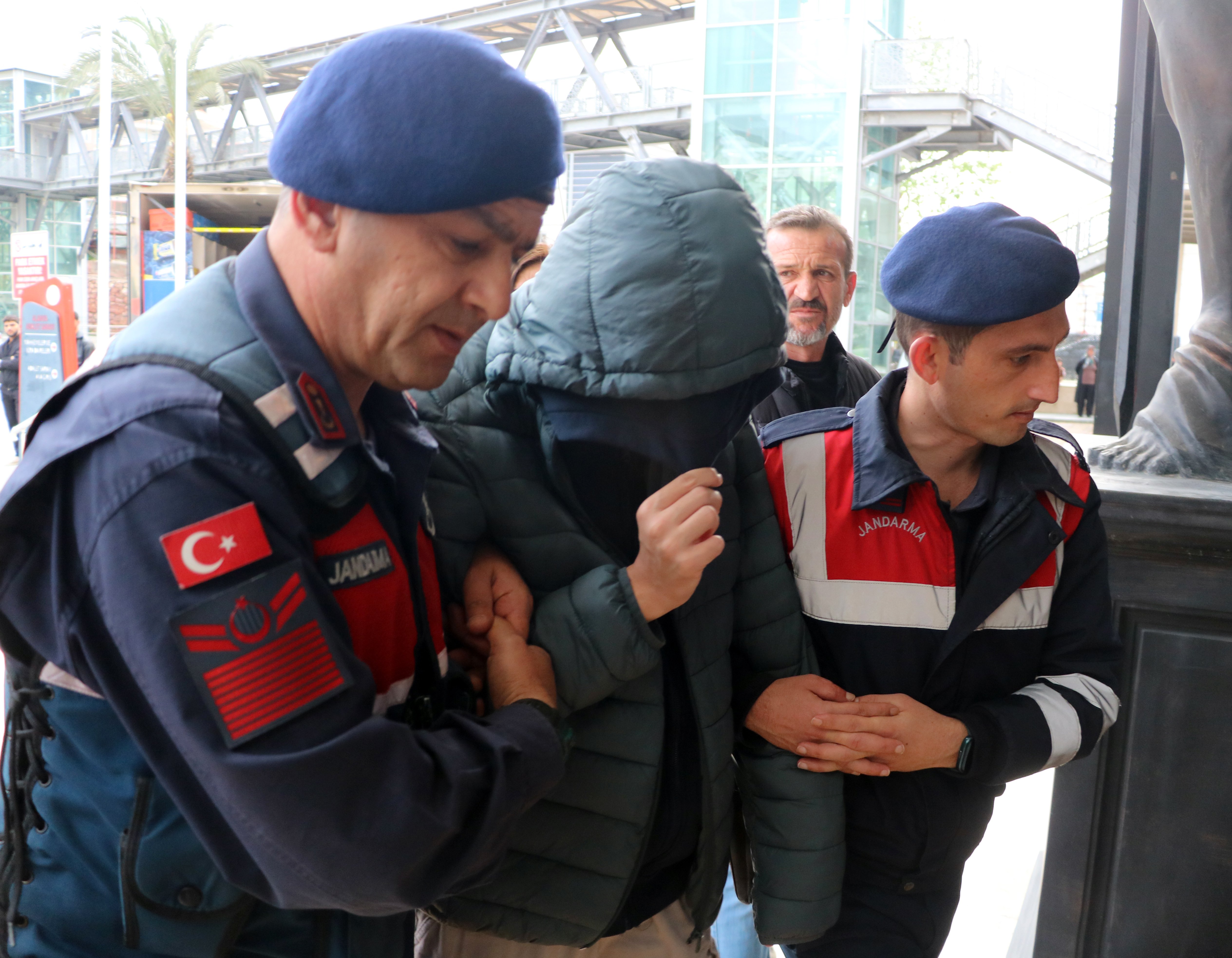 Alanya'da okul saldırılarına destek paylaşımına tutuklama