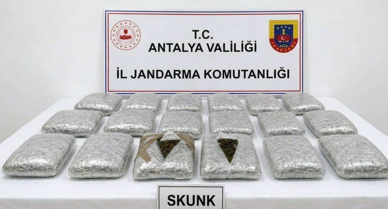 Antalya'da araçta 30 kilogram uyuşturucu
