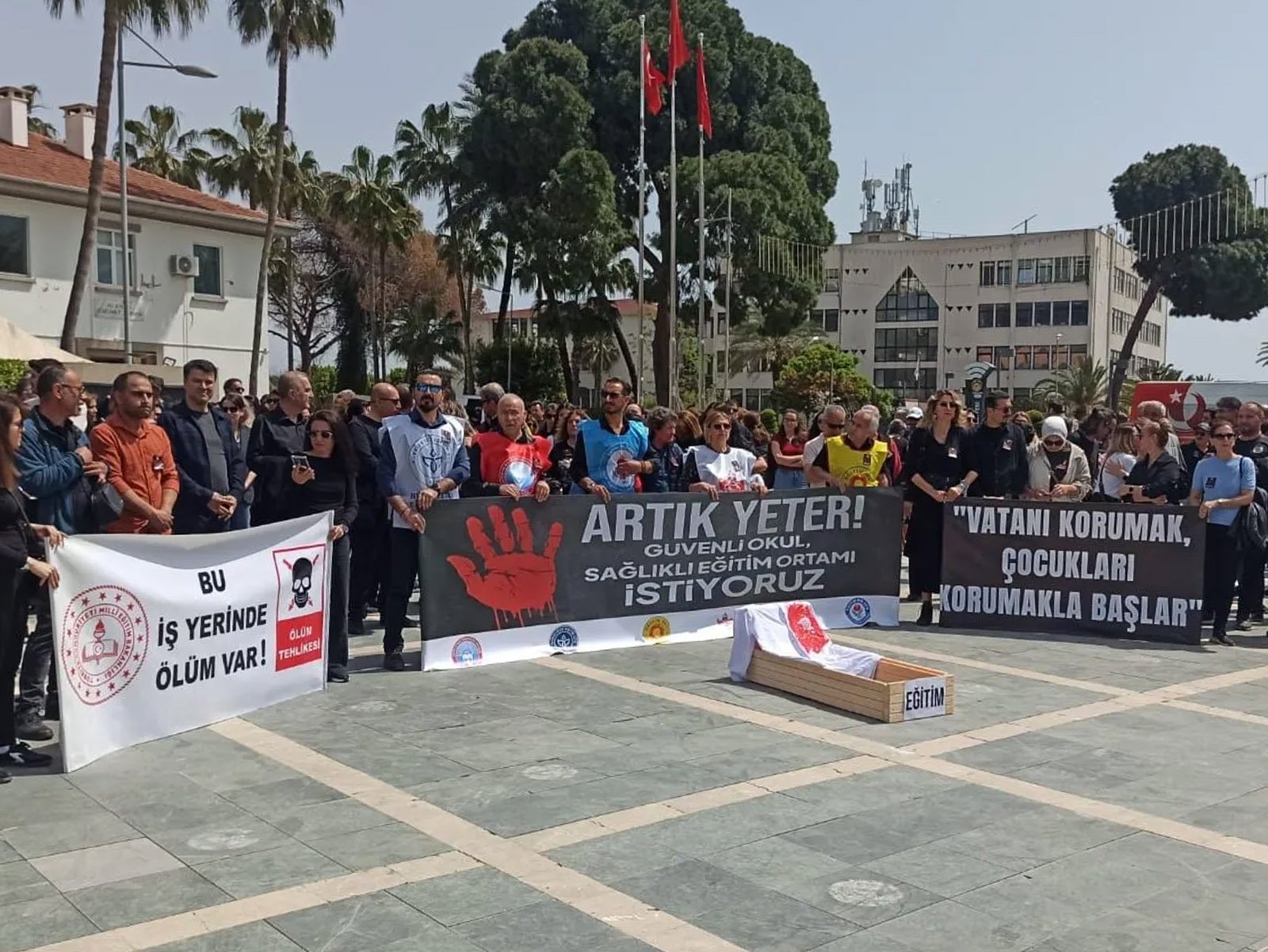 Siverek ve Kahramanmaraş saldırılarının ardından Alanya’da sert protesto