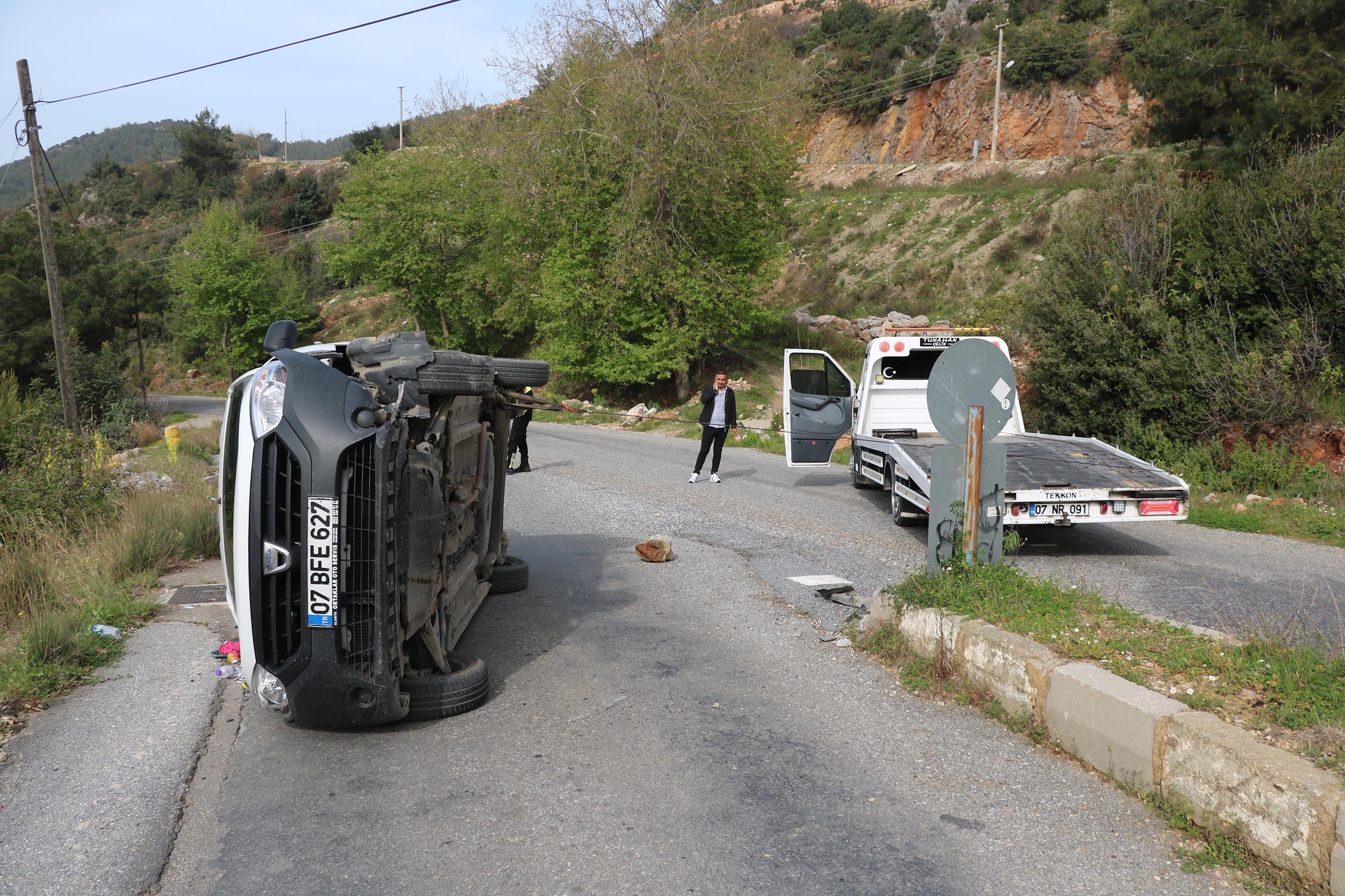 Alanya'da devrilen aracın sürücüsü yaralandı