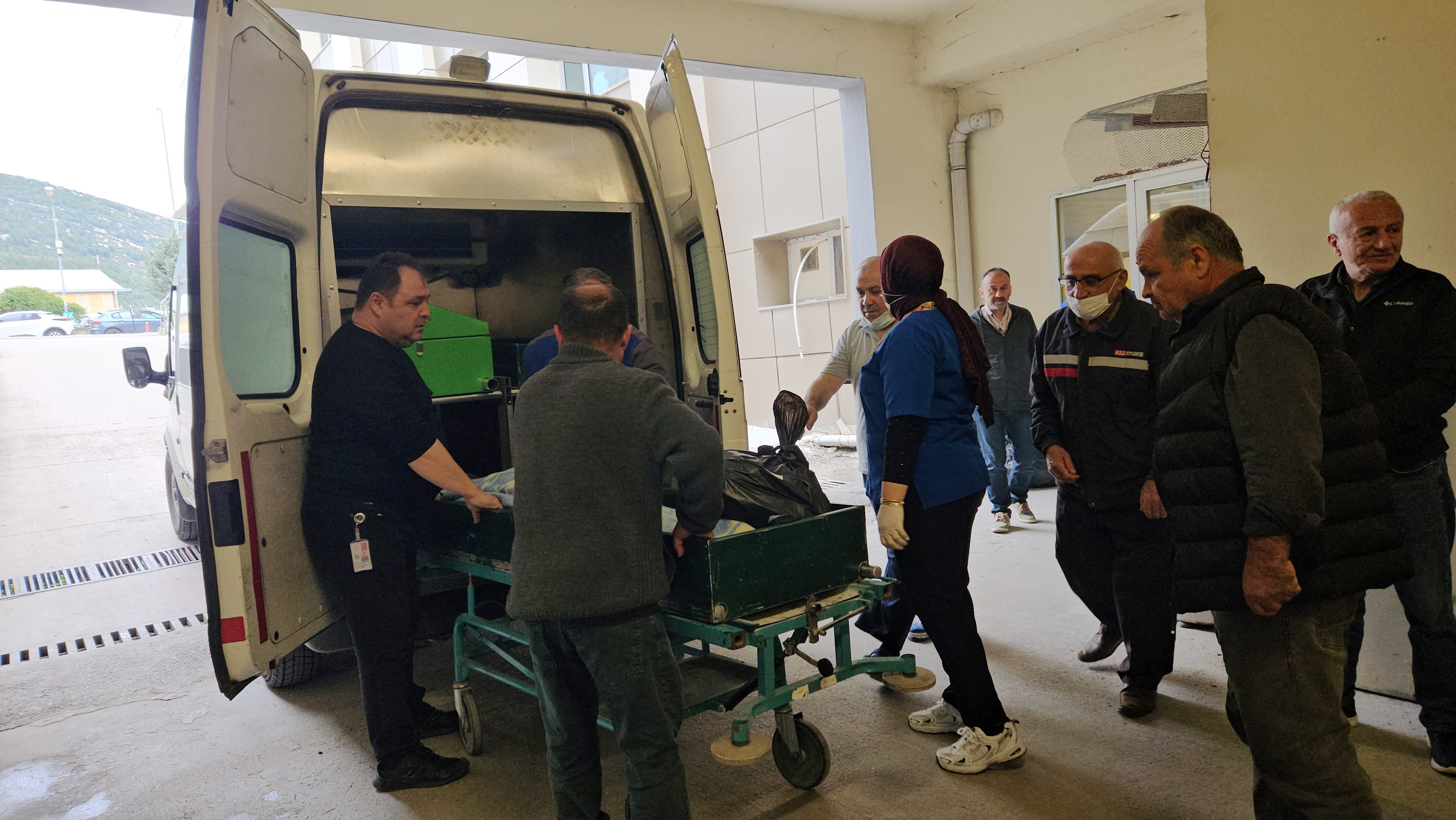 M I N I B U S I L E B E T O N M I K S E R I N I N C A R P I S T I G I 1252145 372602