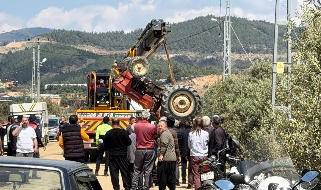 Alanya'da traktör bahçeye devrildi