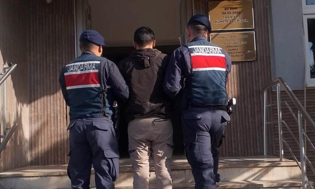 Alanya'da 28 yıl hapis cezası bulunan şahıs yakalandı
