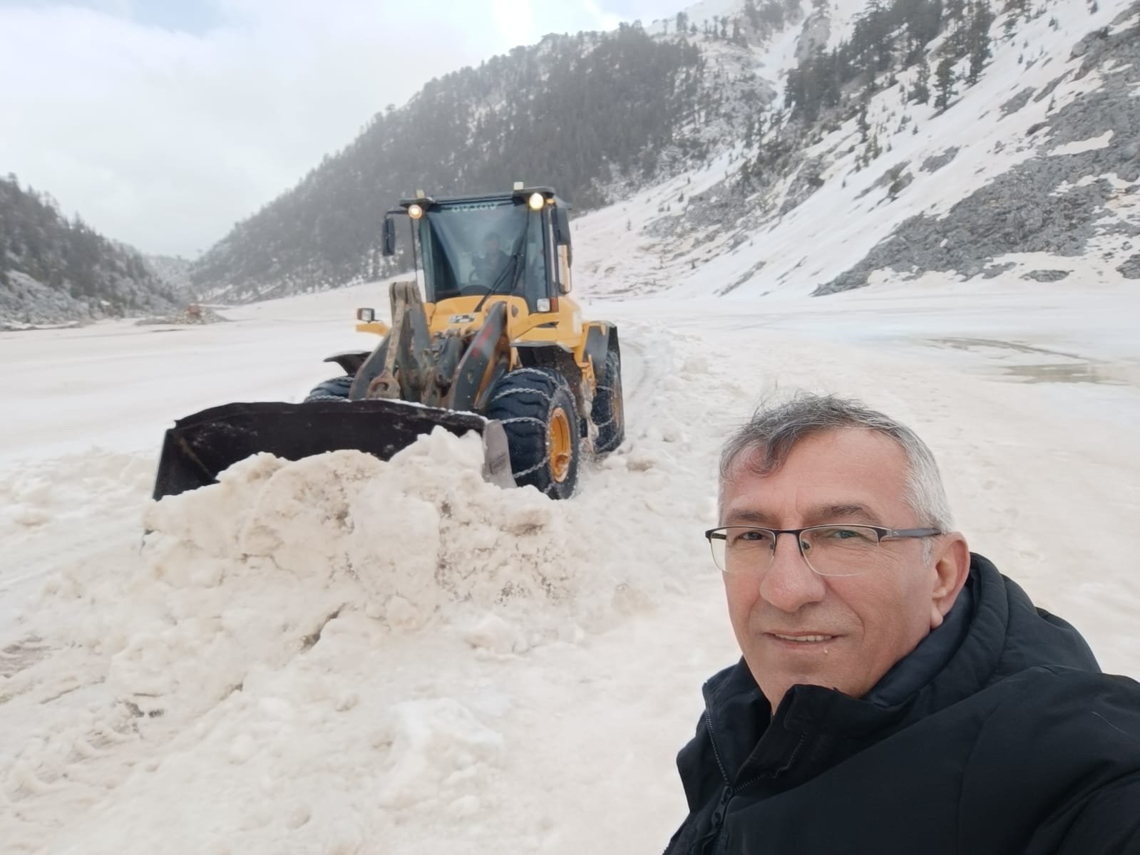 Alanya'da kar nedeniyle kapanan yollar ulaşıma açıldı