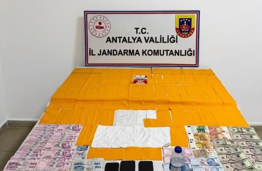 Alanya’da operasyon: 75 Bin 326 kullanımlık A4 ele geçirildi