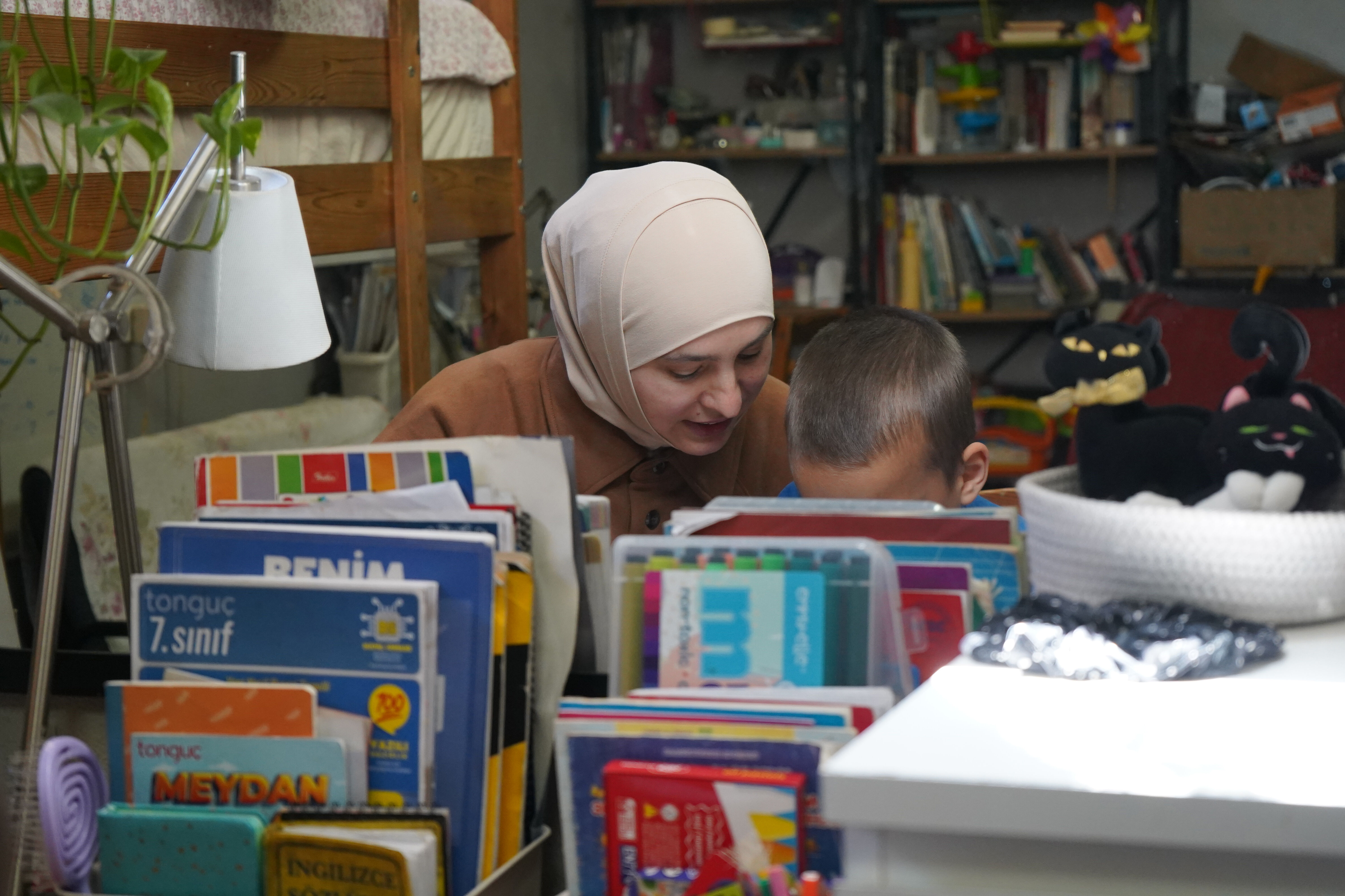 Antalya'da ikamet sorunu nedeniyle 3 yıldır okula gidemiyorlar
