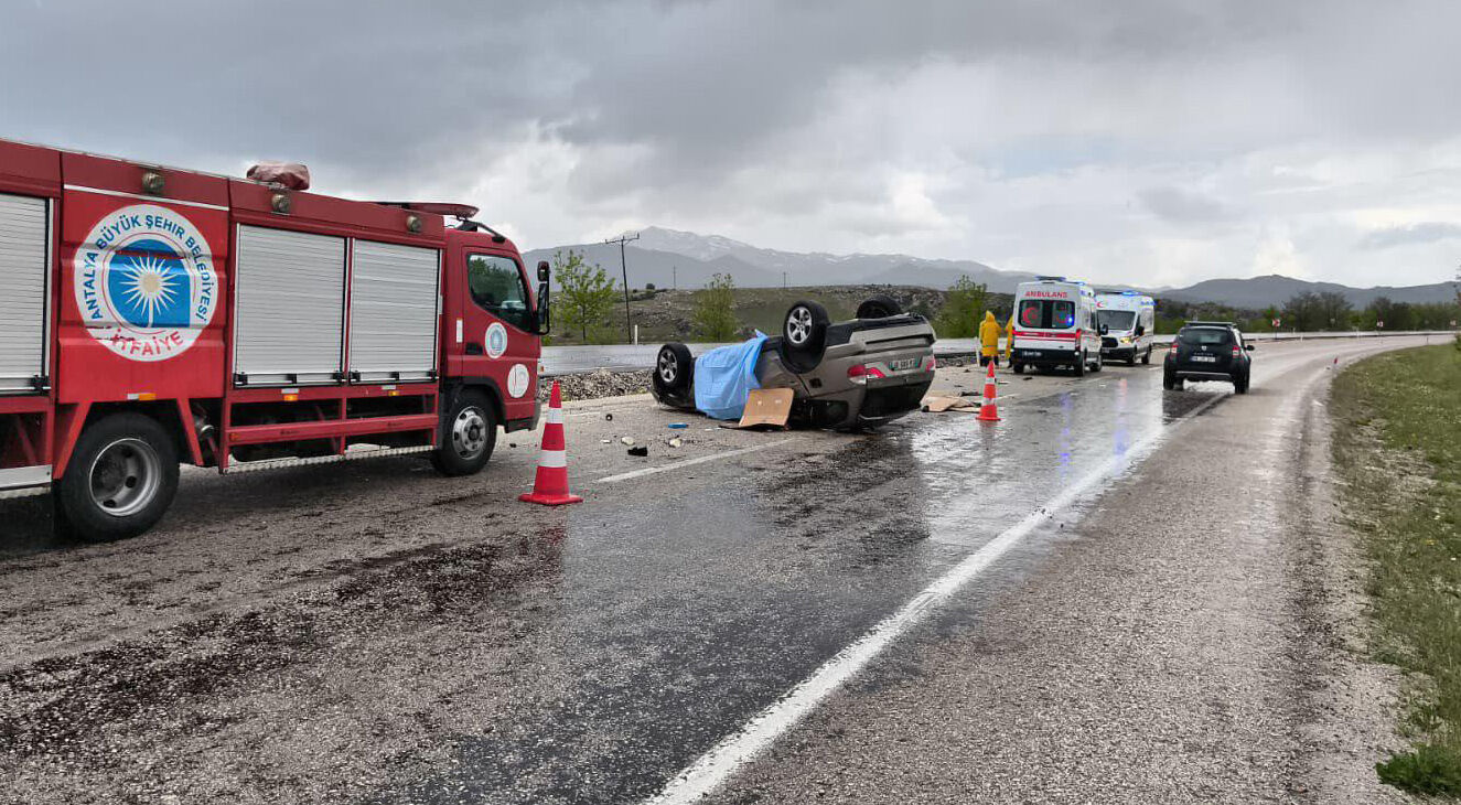 Antalya'da otomobil takla attı: Evli çift hayatını kaybetti