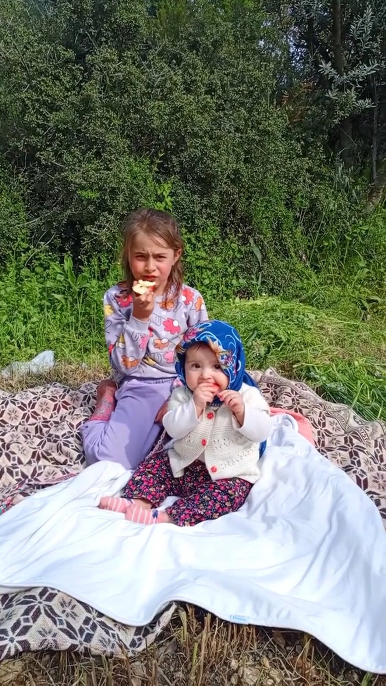 Gündoğmuş'ta anne-kızın köy yaşamı, sanal medyada ilgi odağı oldu