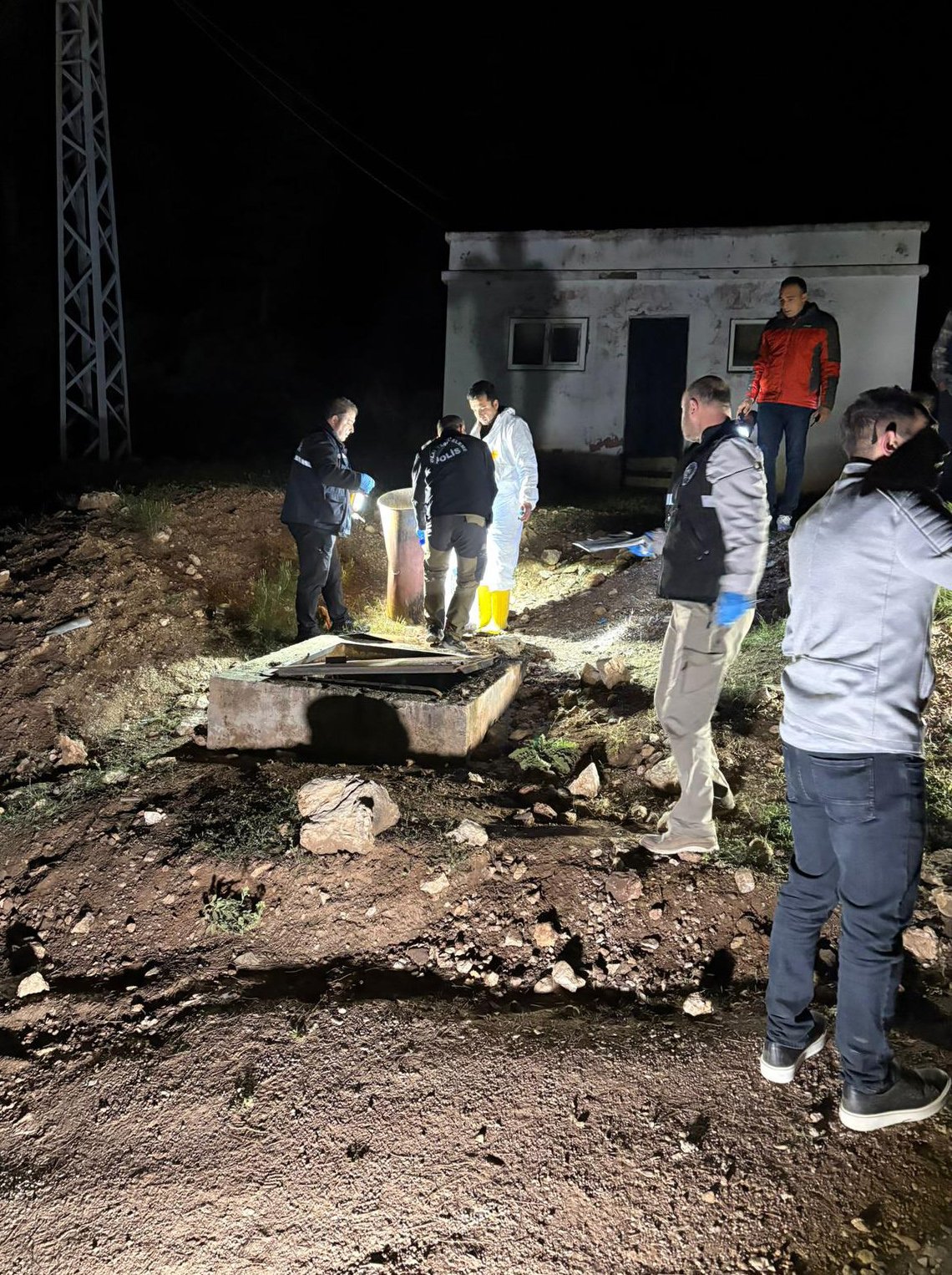 Ormana götürüp öldürdükten sonra cesedini yakmışlar