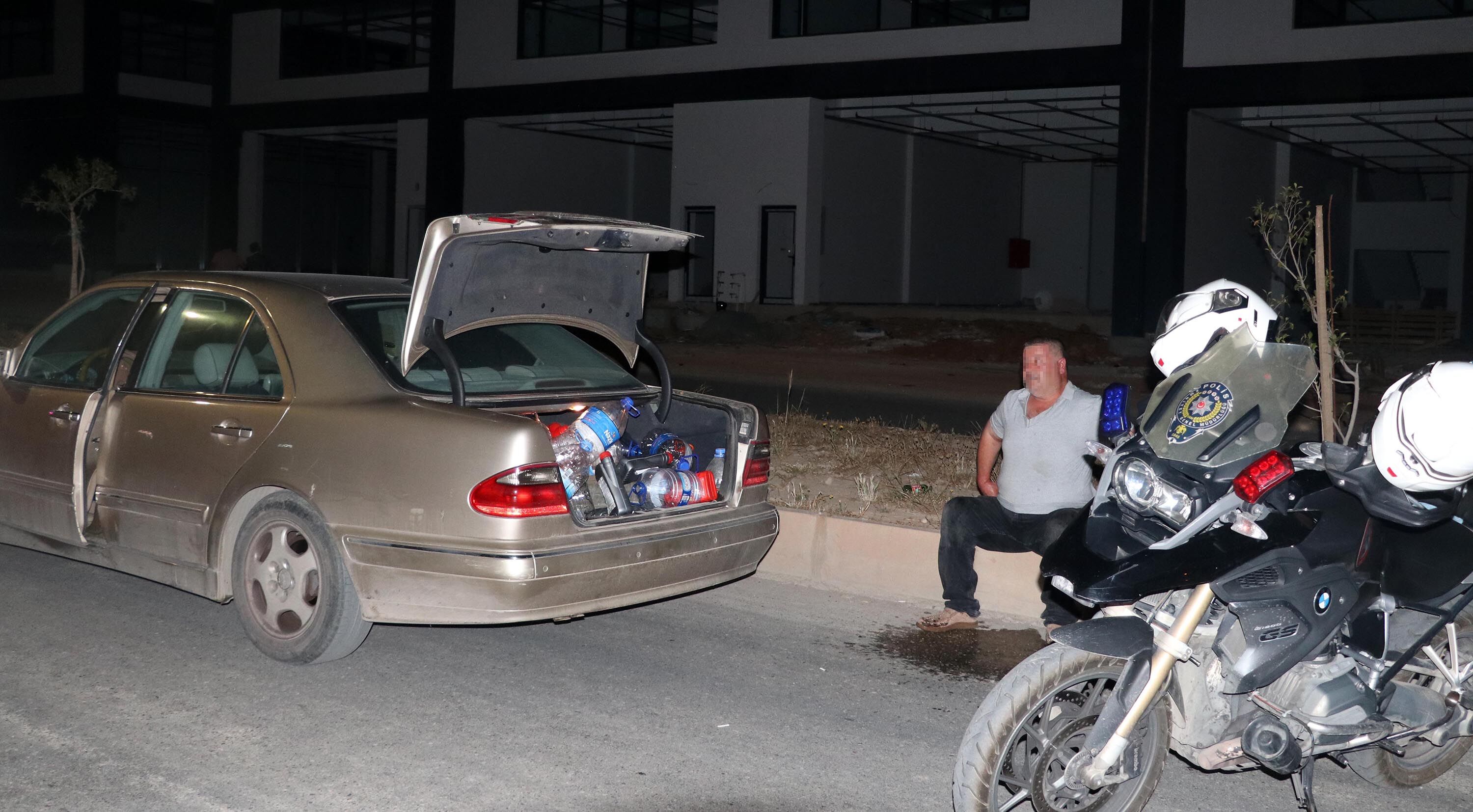 Antalya'da ehliyetsiz sürücü polisten kaçtı