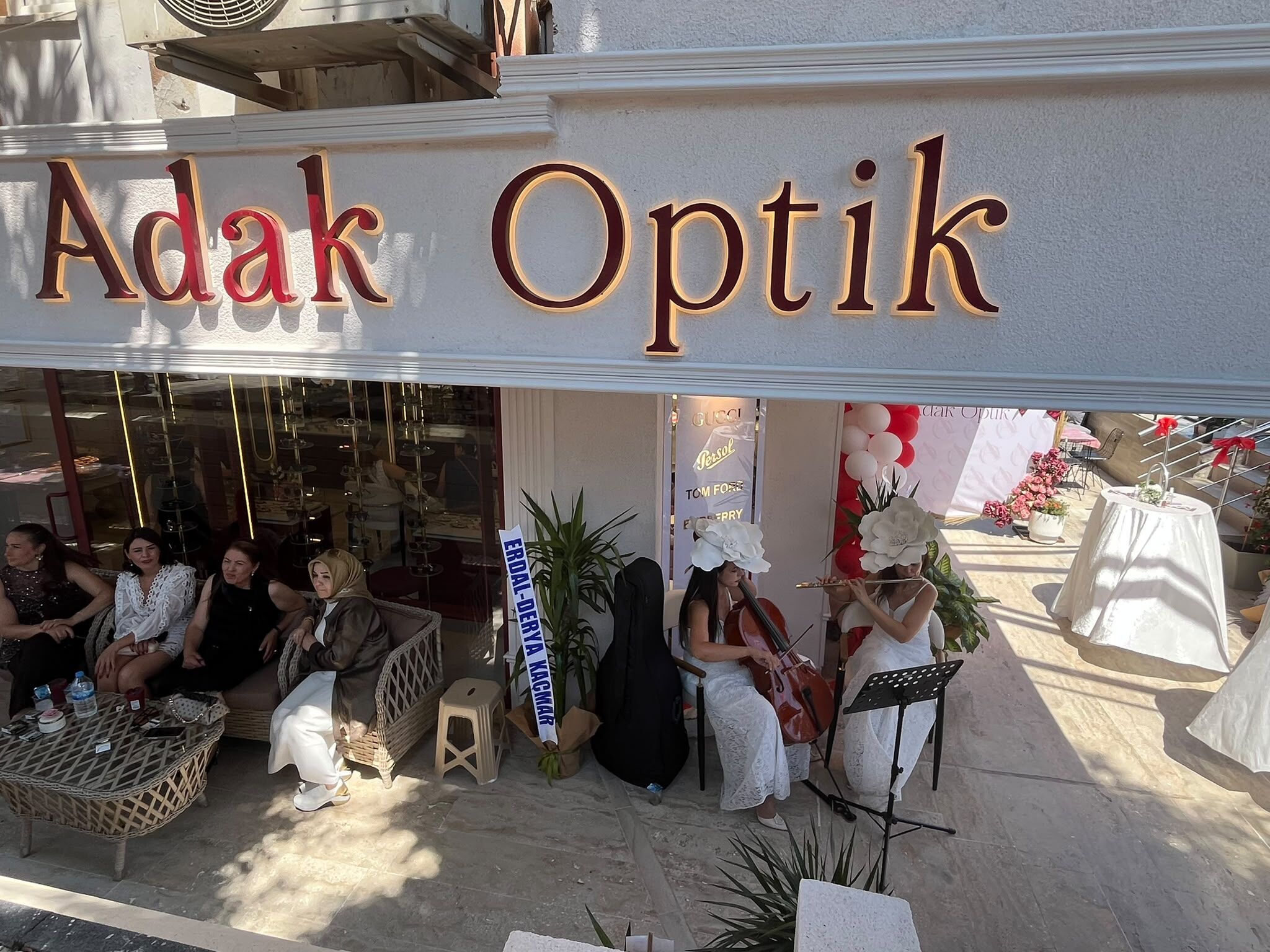 Adak Optik