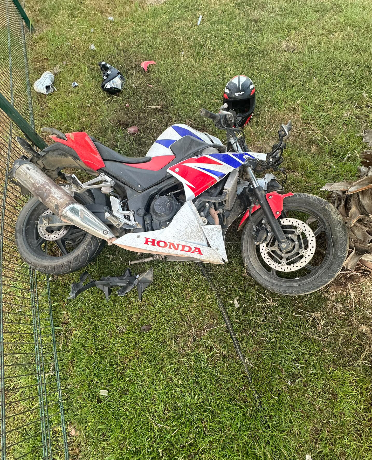 Alanya'da refüje çarpan motosikletin sürücüsü hayatını kaybetti