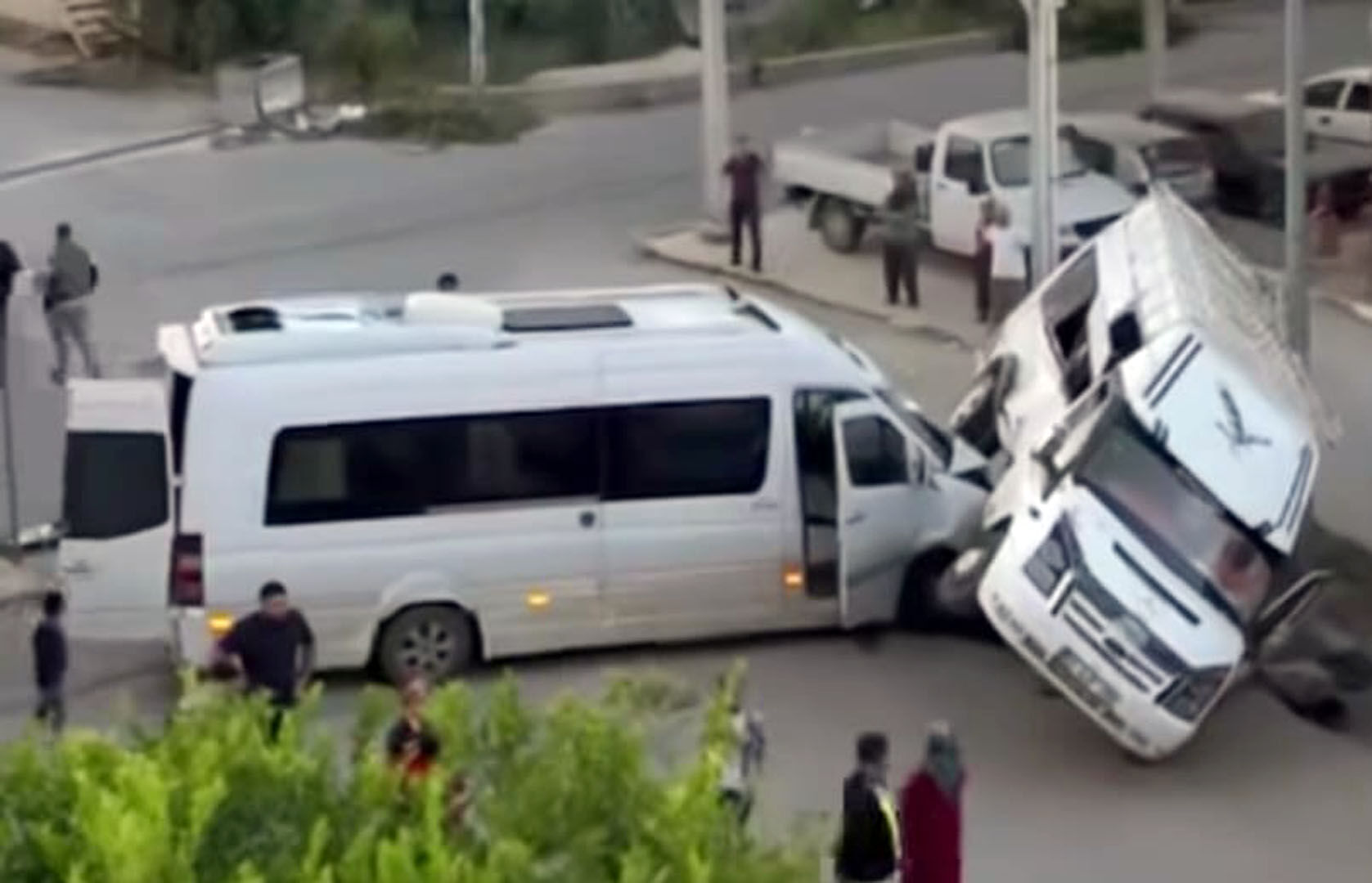 Minibüsler çarpıştı, 5 tarım işçisi yaralandı