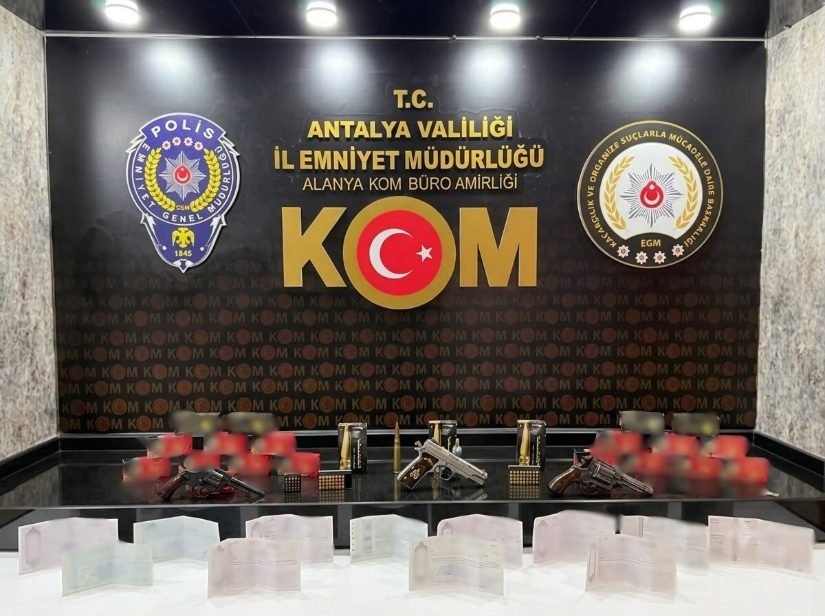 Antalya’da tefecilik, silah kaçakçılığı ve kaçak sigara-alkol operasyonu