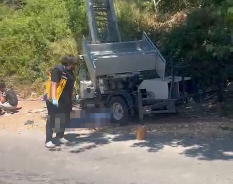 Antalya'da ev taşıma sırasında yük asansörü elektrik hattının üzerlerine düştü