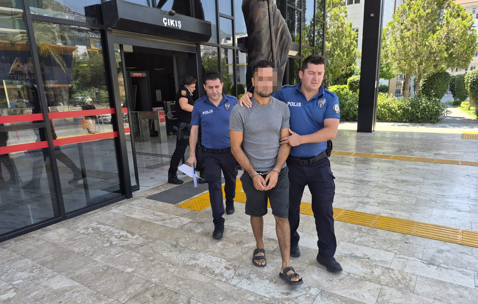 Alanya'da cinsel saldırı ve gasp iddiasına tutuklama
