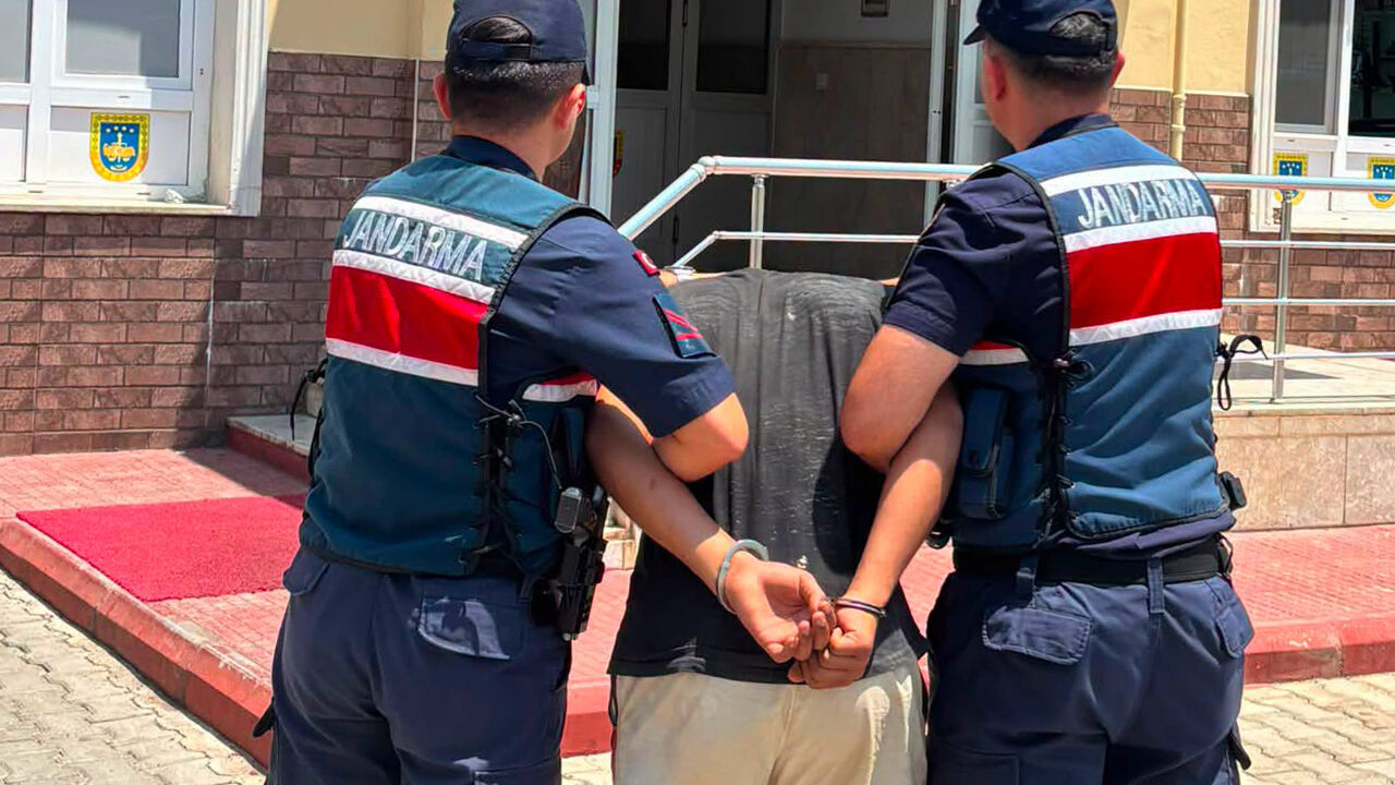 Alanya'da sahte jandarmaya JASAT operasyonu