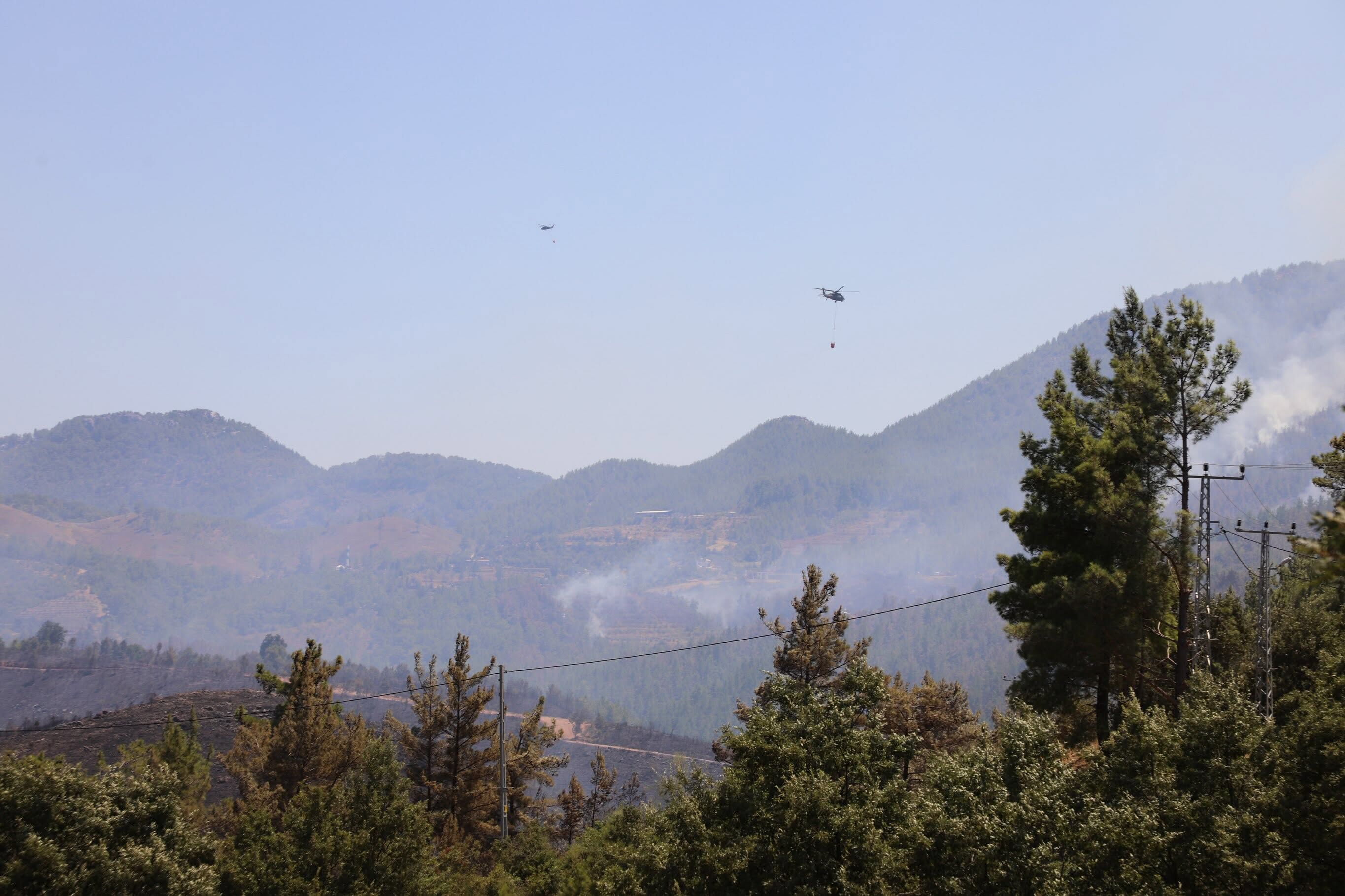 Alanya'da yangınına 12 helikopter, 2 uçak, 150 kara ekibi müdahale ediyor