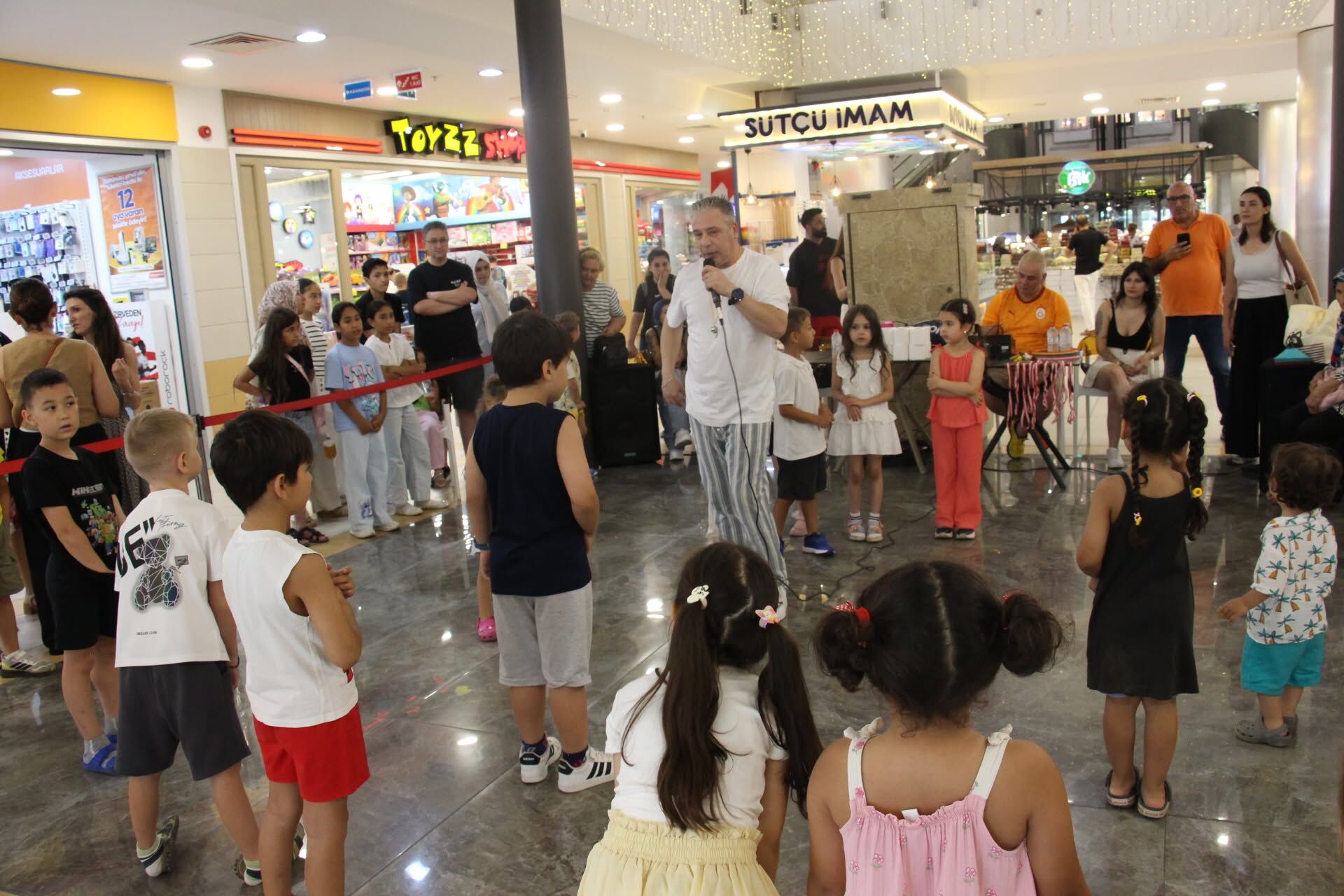 Alanyum Avm’de Çocuklar Ve Aileler Renkli Etkinlikte Buluştu