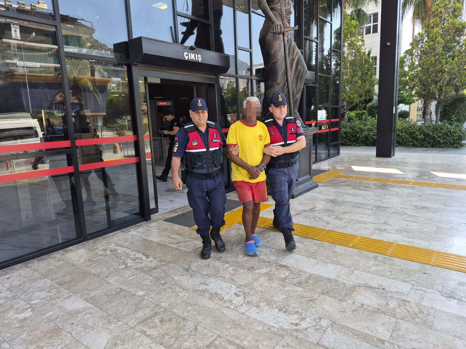 Alanya'da denetimde yakalanan firari hükümlü tutuklandı