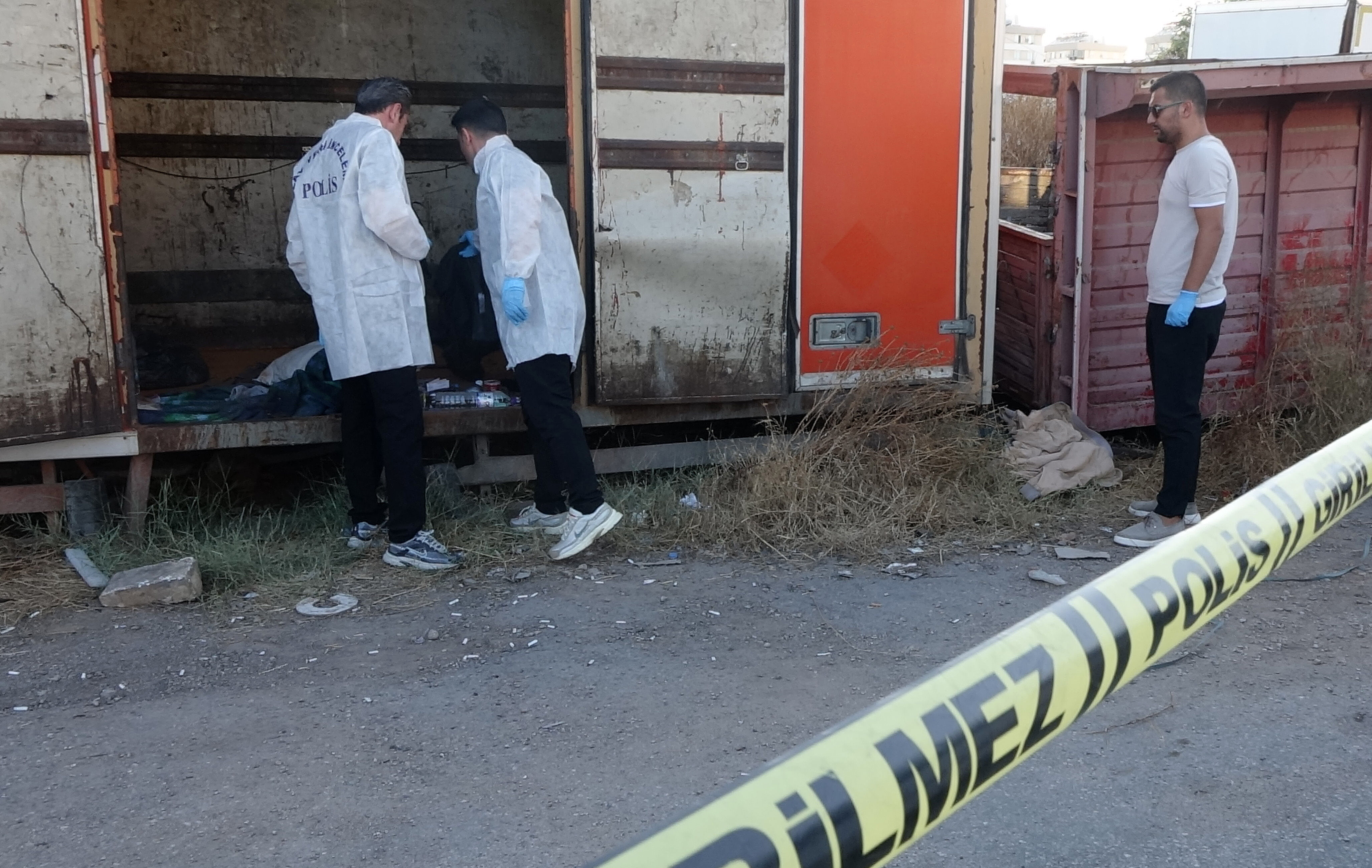 Kamyonet kasasında yaşamını sürdüren kişi ölü bulundu