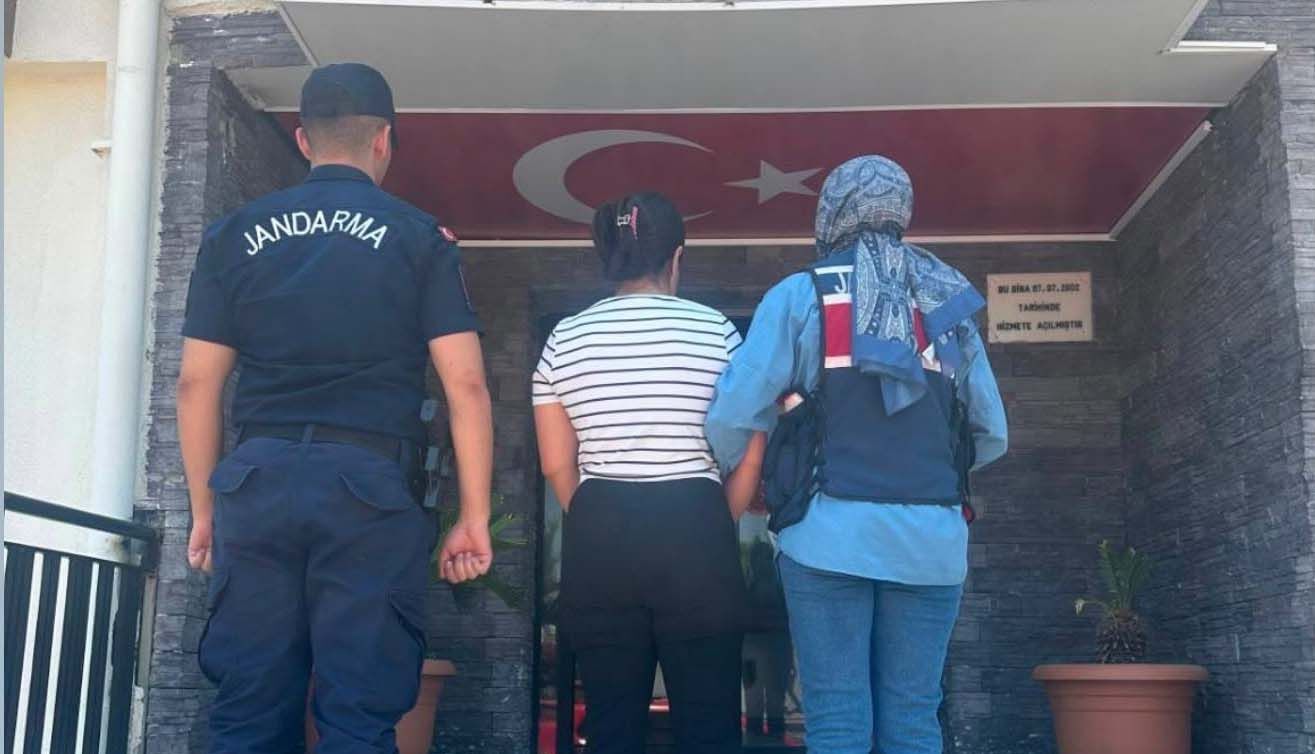 Manavgat’ta 25 yıl 8 ay hapis cezalı firari kadın yakalandı
