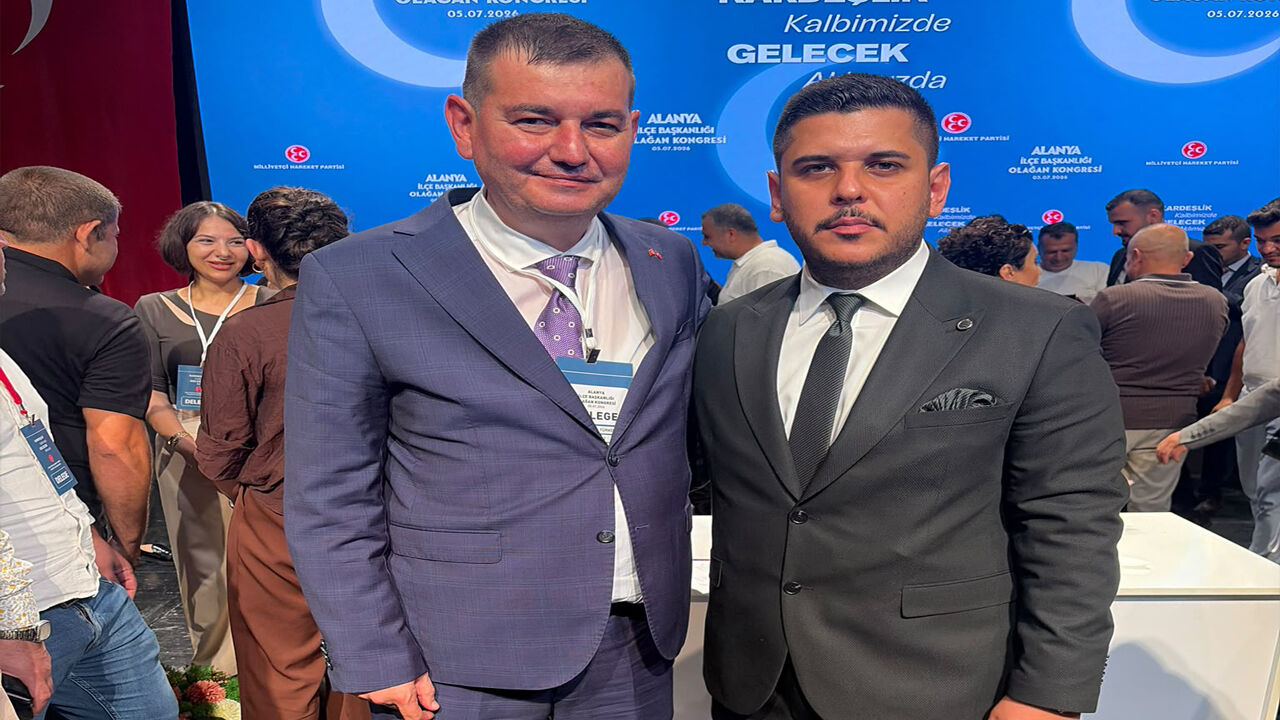 MHP Alanya Kongresi’nde sürpriz transfer: Zafer Partisi’nden Ali Rıza Alış MHP’ye geçti