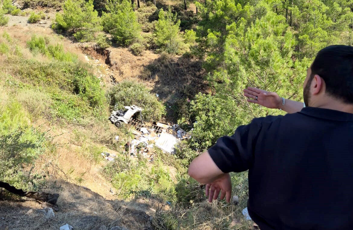 Şarampole devrilen kamyonun sürücüsü öldü