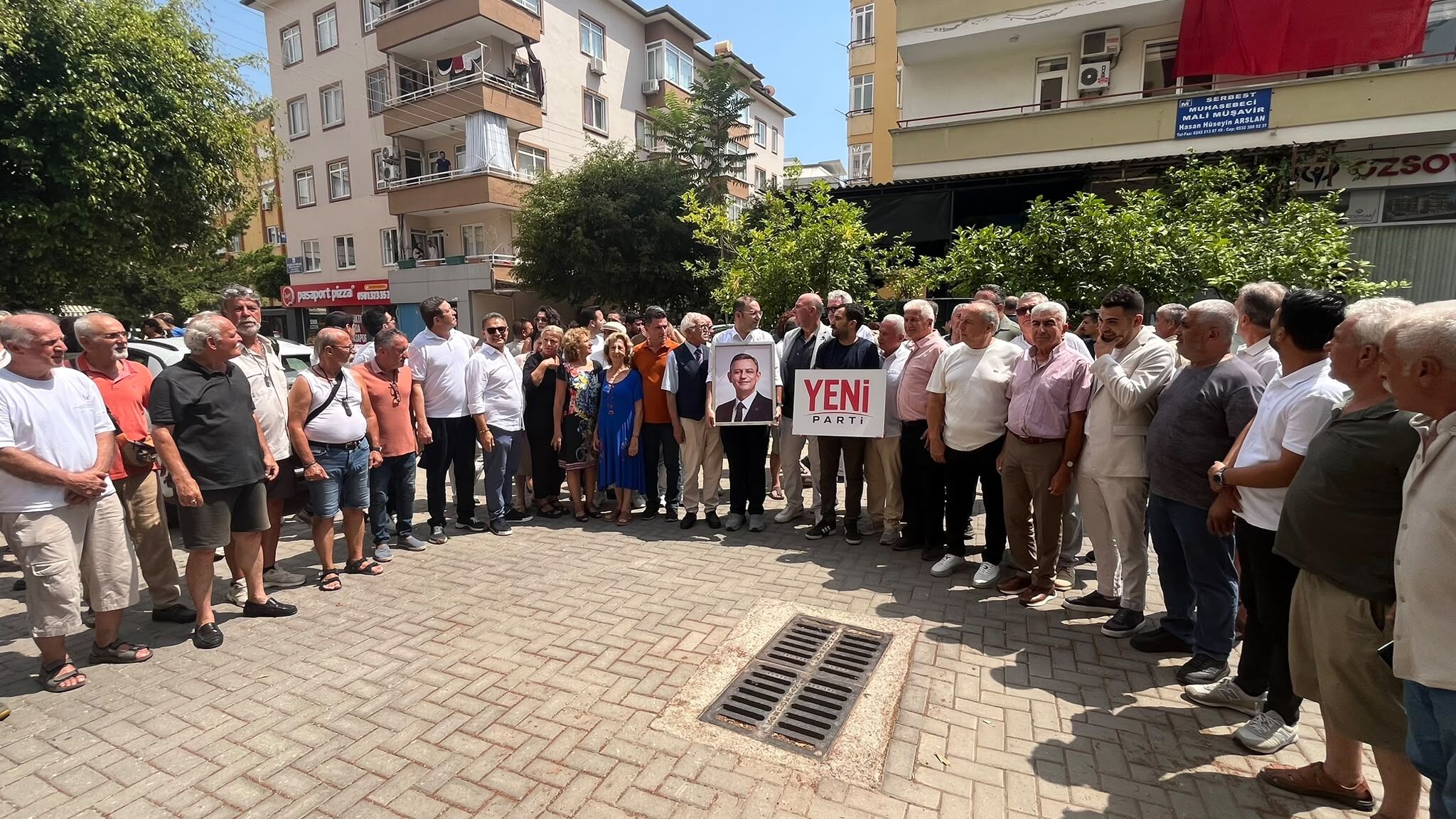 CHP Alanya İlçe Başkanı Bülent Kandemir ve yönetimi istifa etti