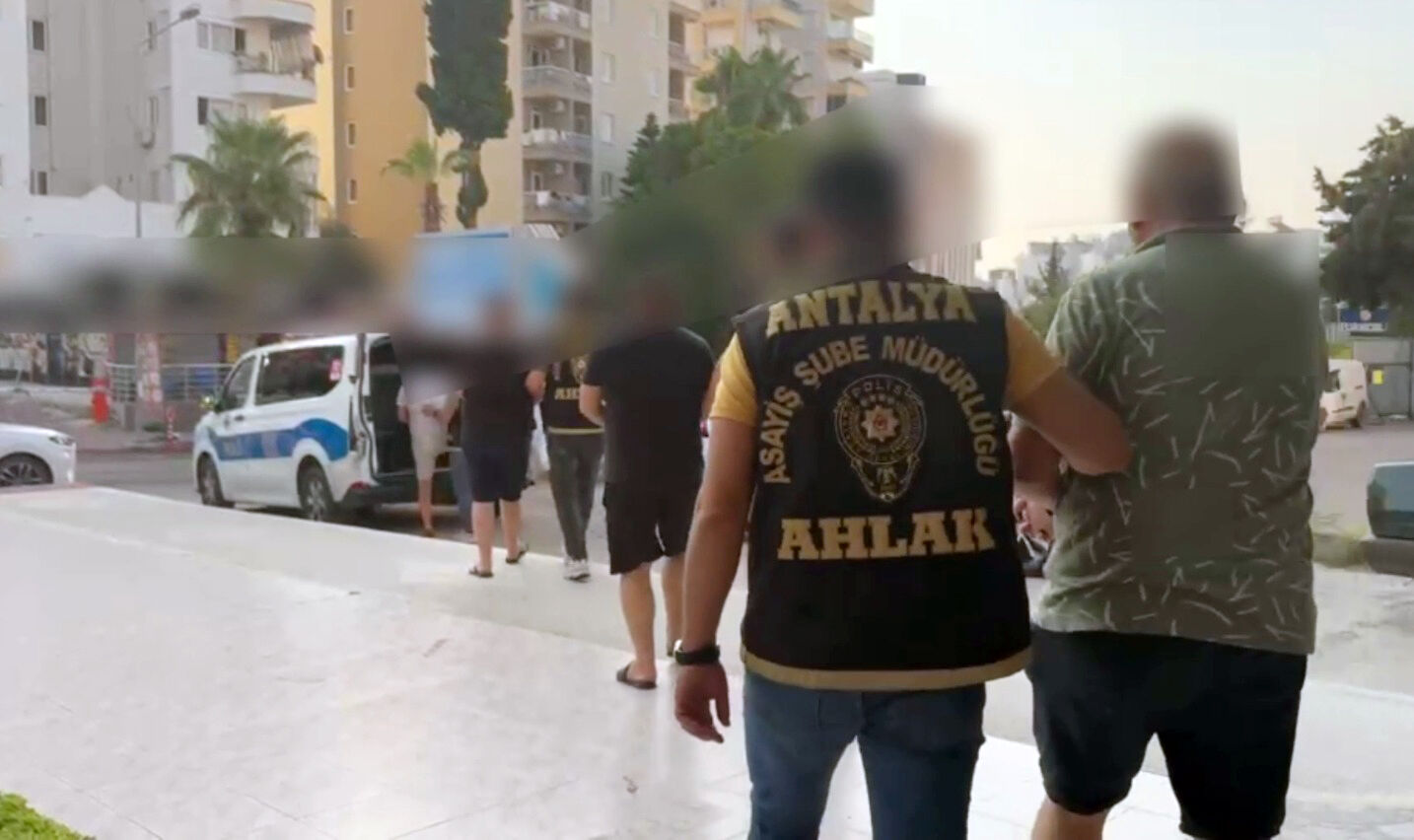 Fuhuş operasyonunda 14 mağdur kadın kurtarıldı, 3 tutuklama