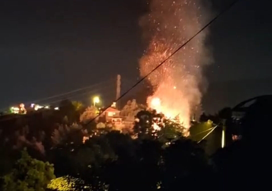 Alanya'da yerleşim yerlere yakın sazlık alanda yangın