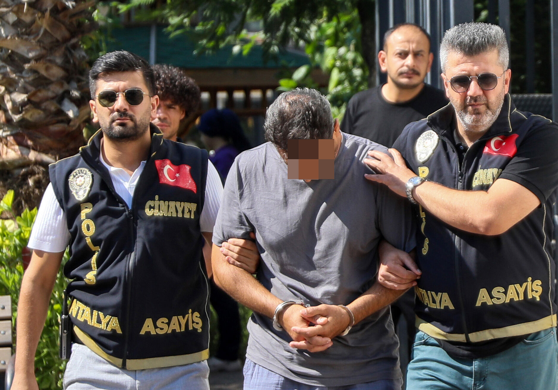 Sevgilisini öldüren emekli polis, adliyede
