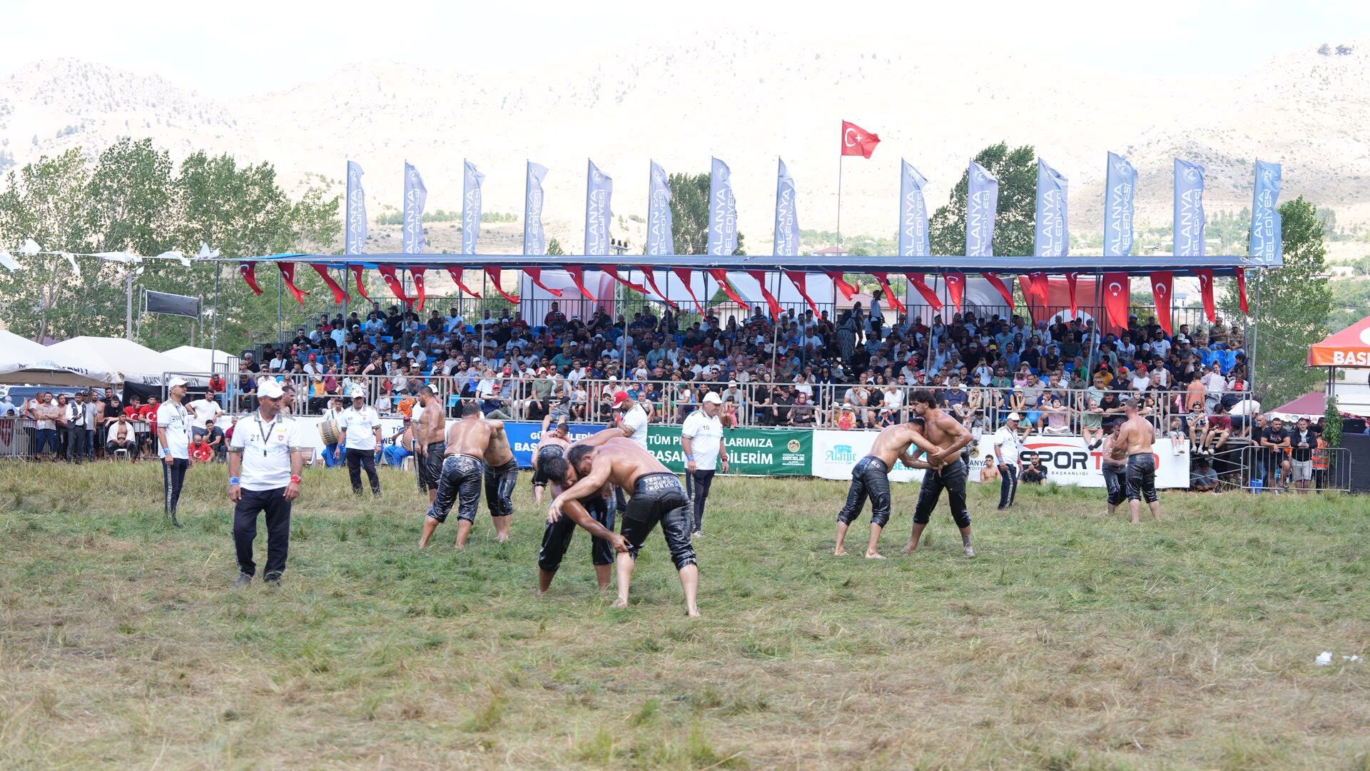 20. Geleneksel Gökbel Yağlı Pehlivan Güreşleri büyük bir coşkuyla tamamlandı