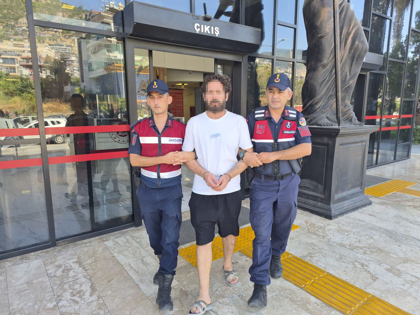 Alanya'da firari hükümlü jandarma tarafından yakalandı