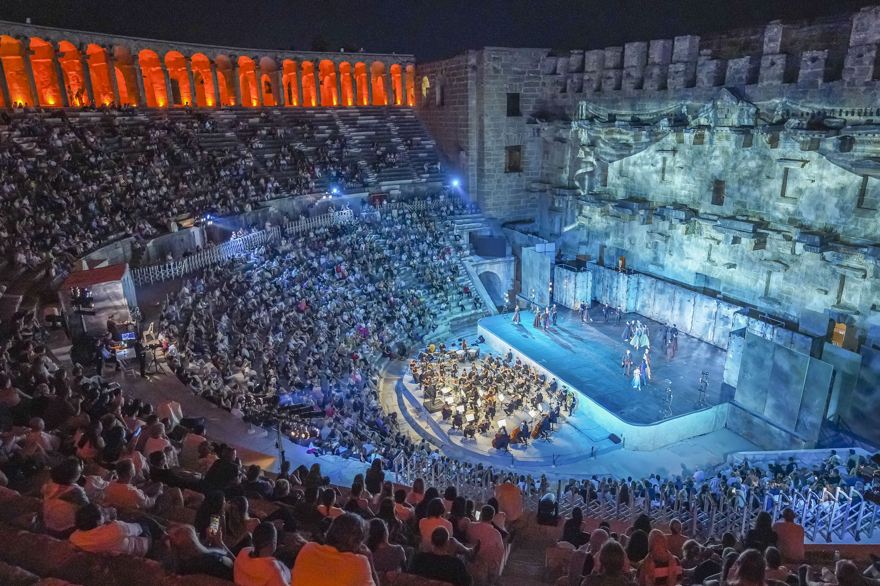 Aspendos'ta 'Anna Karenina' rüzgarı