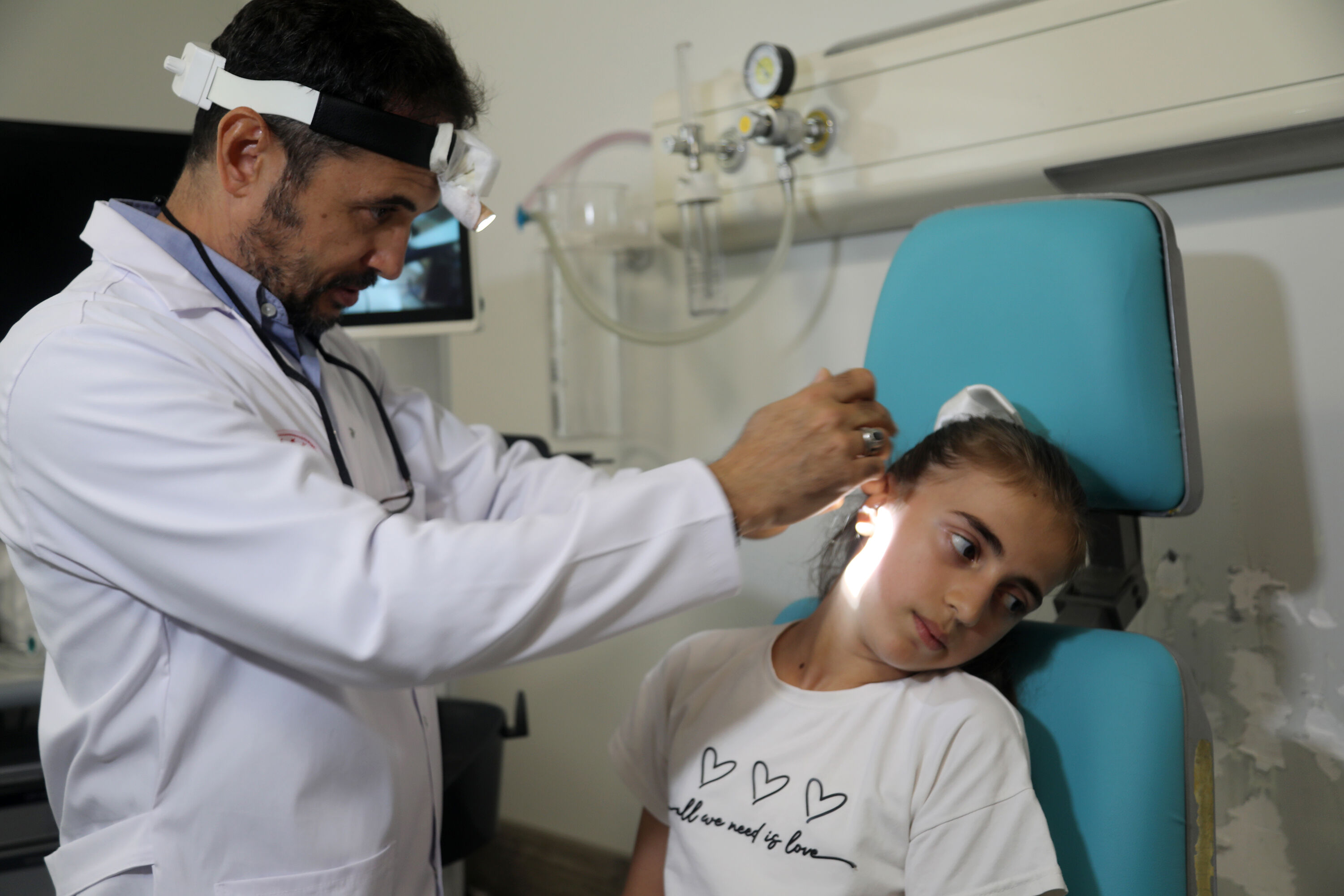 Çocuklukta işitme kaybına 'biyonik kulak' çözümü